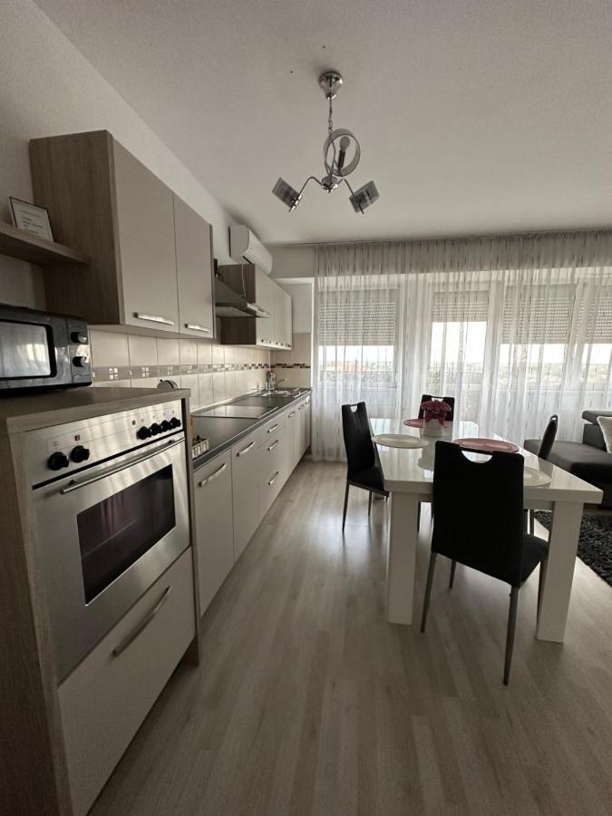 אורדאה Class Deluxe Apartments מראה חיצוני תמונה